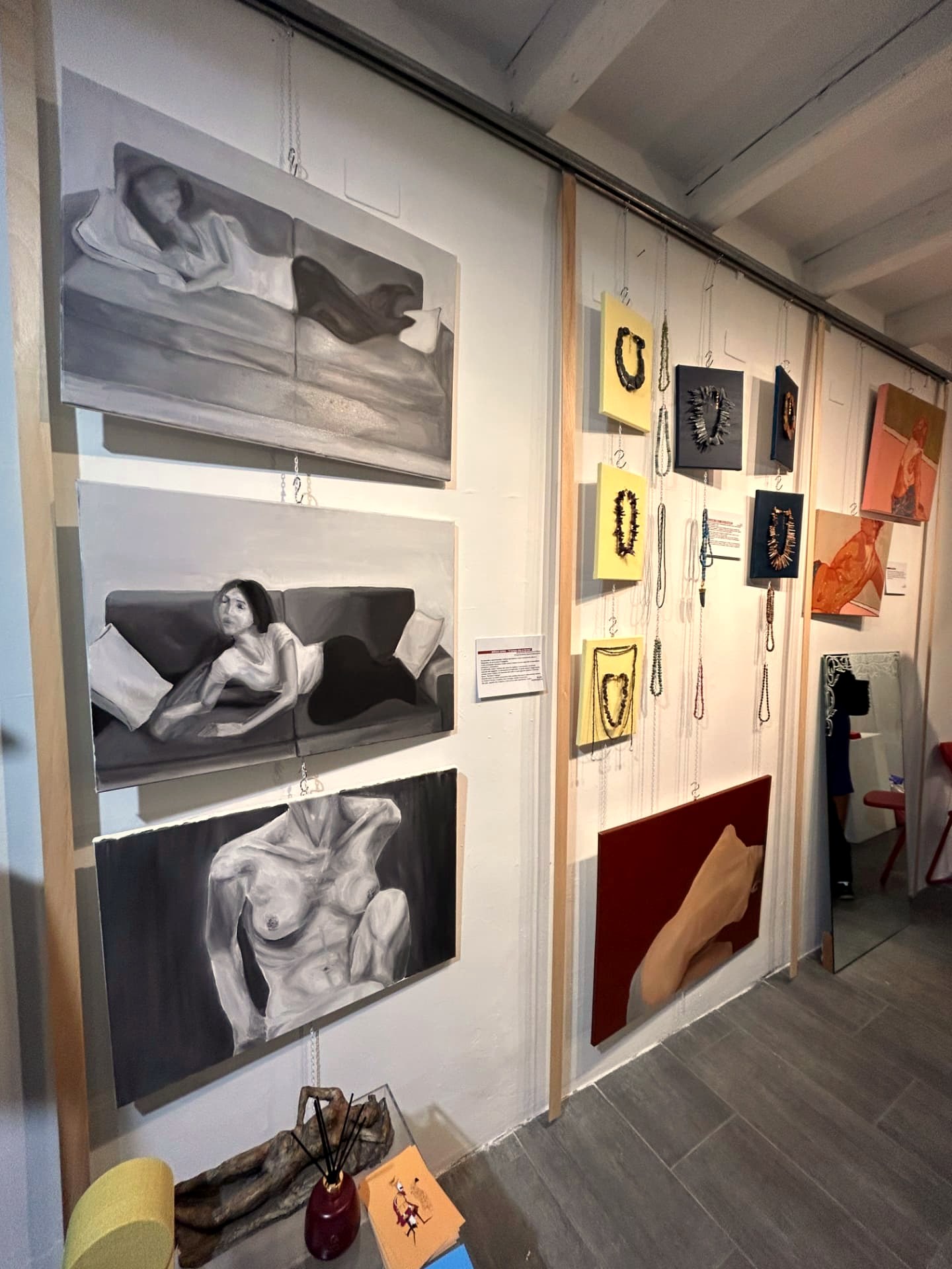 Dipinti e gioielli in mostra
